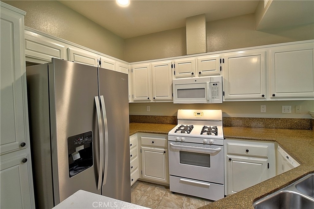 7821 E Menton Avenue - Photo 5
