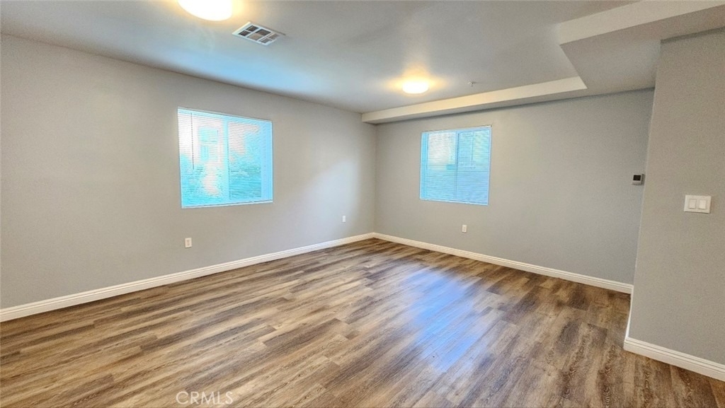 213 W 43rd - Photo 2