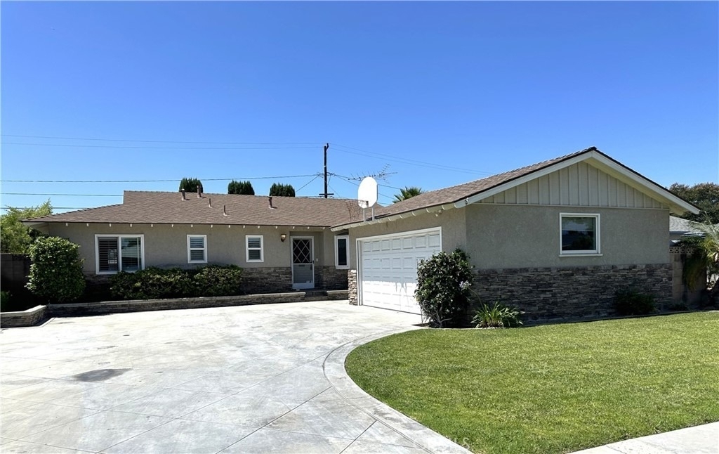 1420 E Lomita - Photo 0