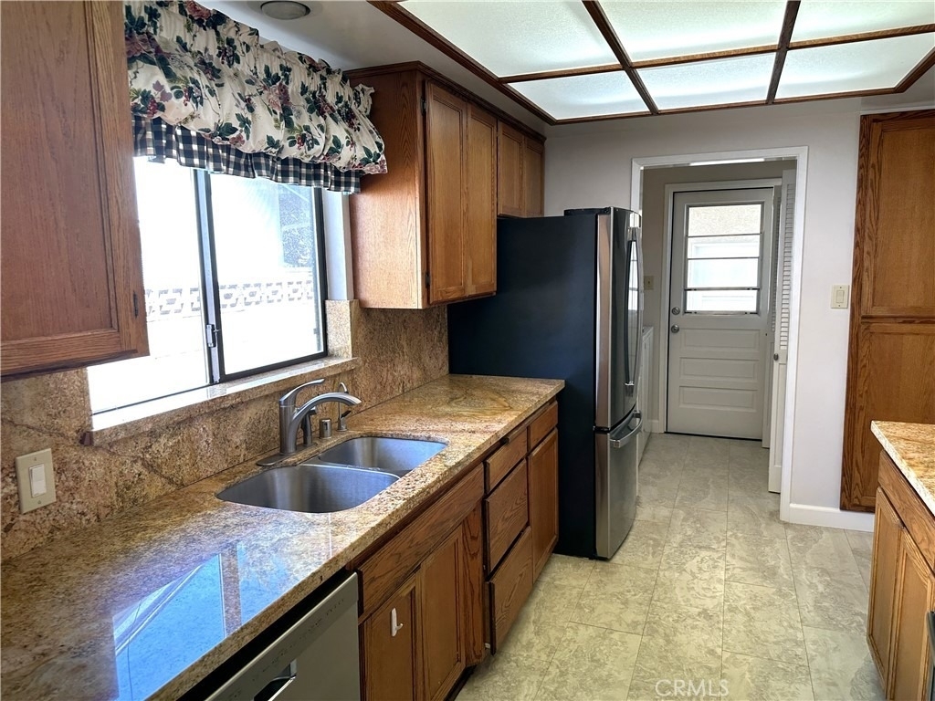 1420 E Lomita - Photo 3