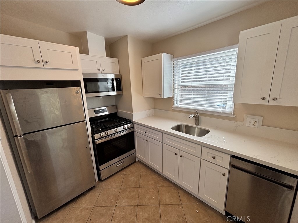 132 S Batavia Street - Photo 6