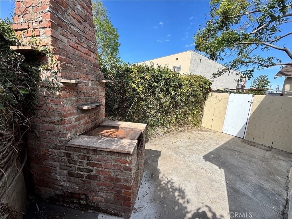 132 S Batavia Street - Photo 11