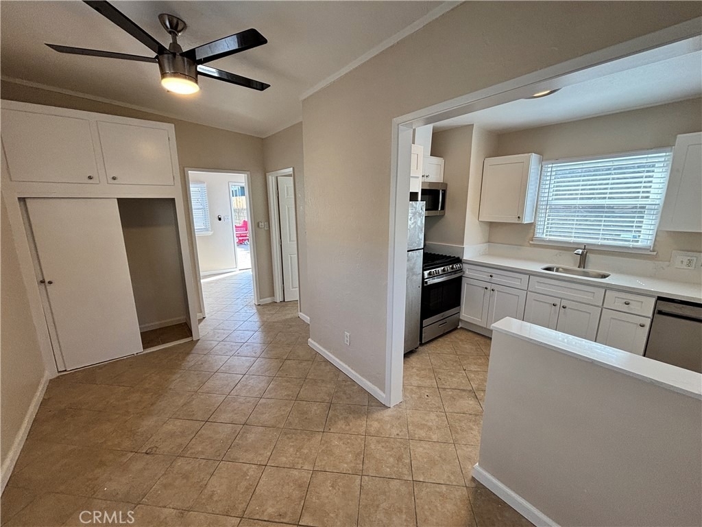 132 S Batavia Street - Photo 7