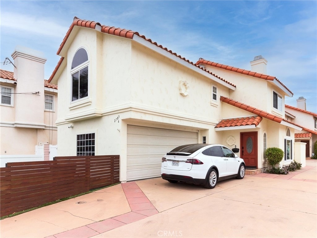 2703 Huntington Lane - Photo 0
