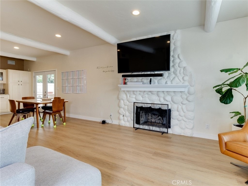 2703 Huntington Lane - Photo 3