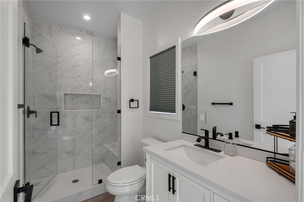 22434 Berdon St - Photo 19