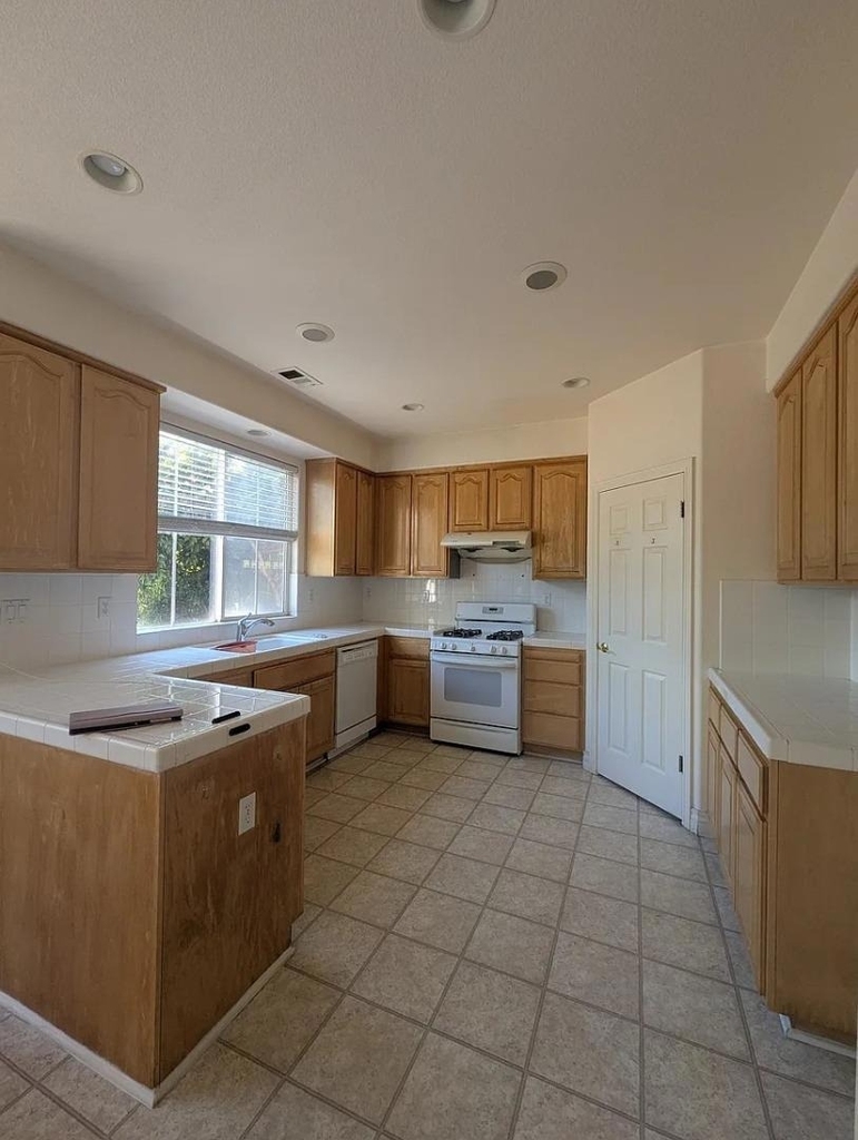 2207 Spanish Court - Photo 5