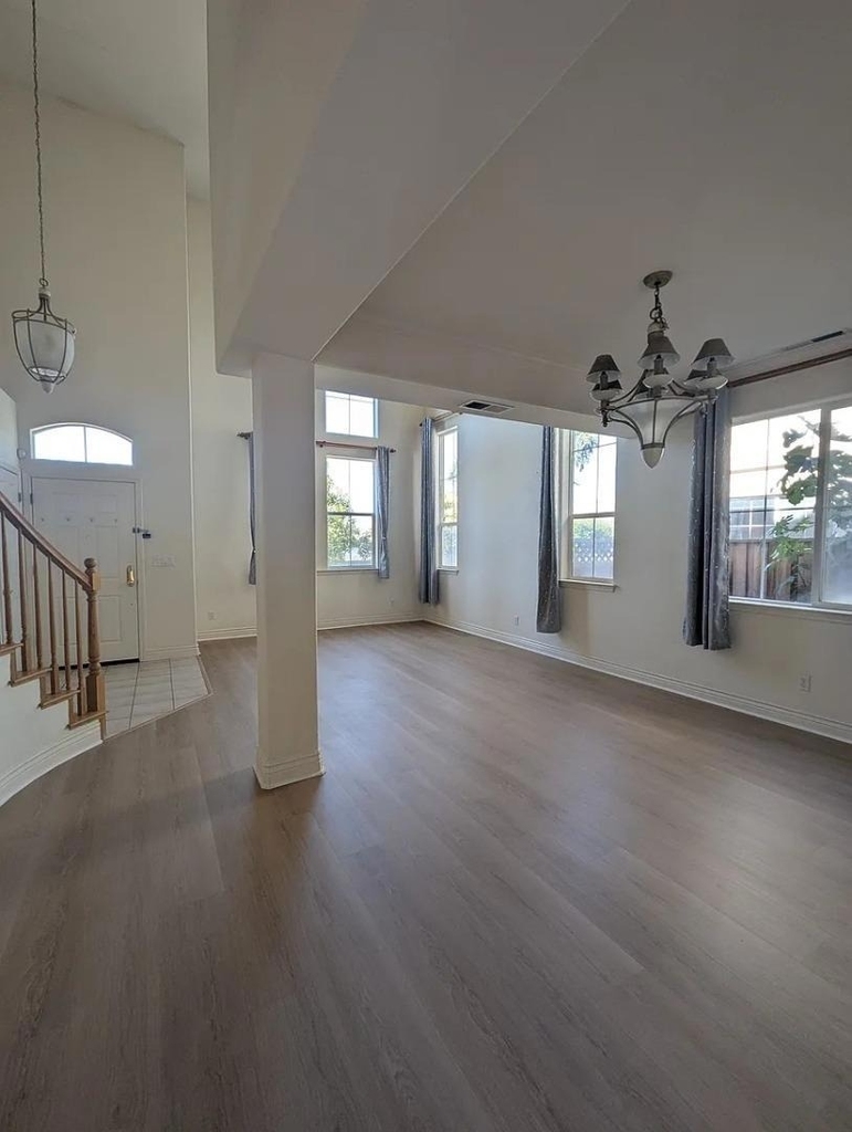 2207 Spanish Court - Photo 3
