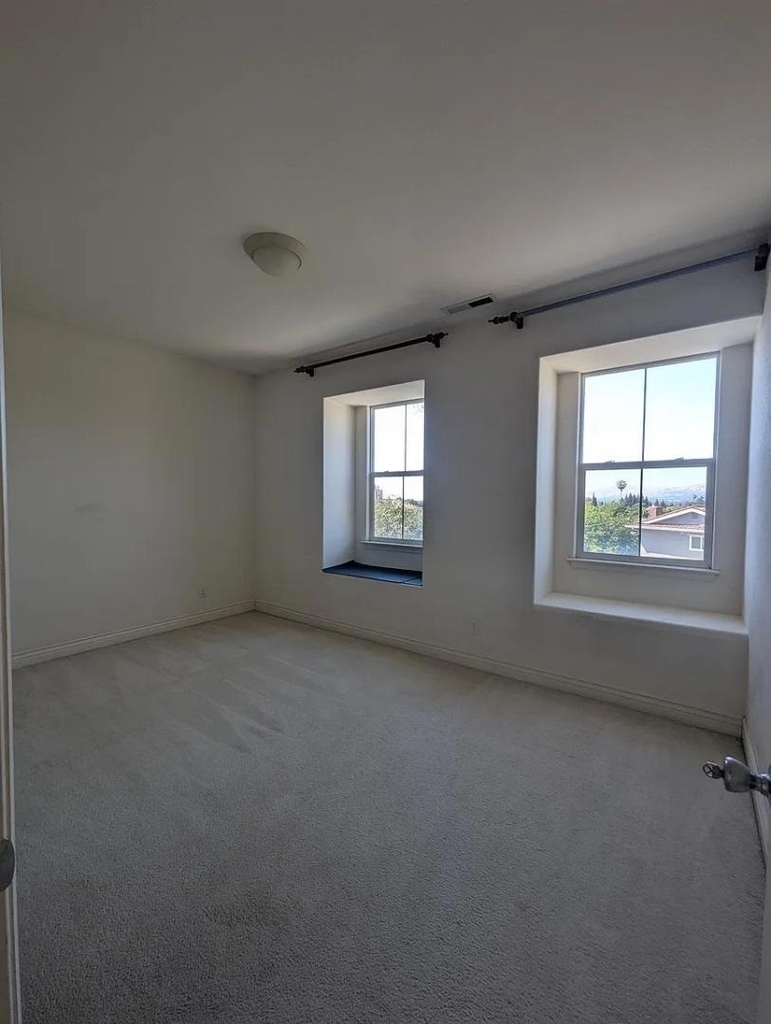 2207 Spanish Court - Photo 11