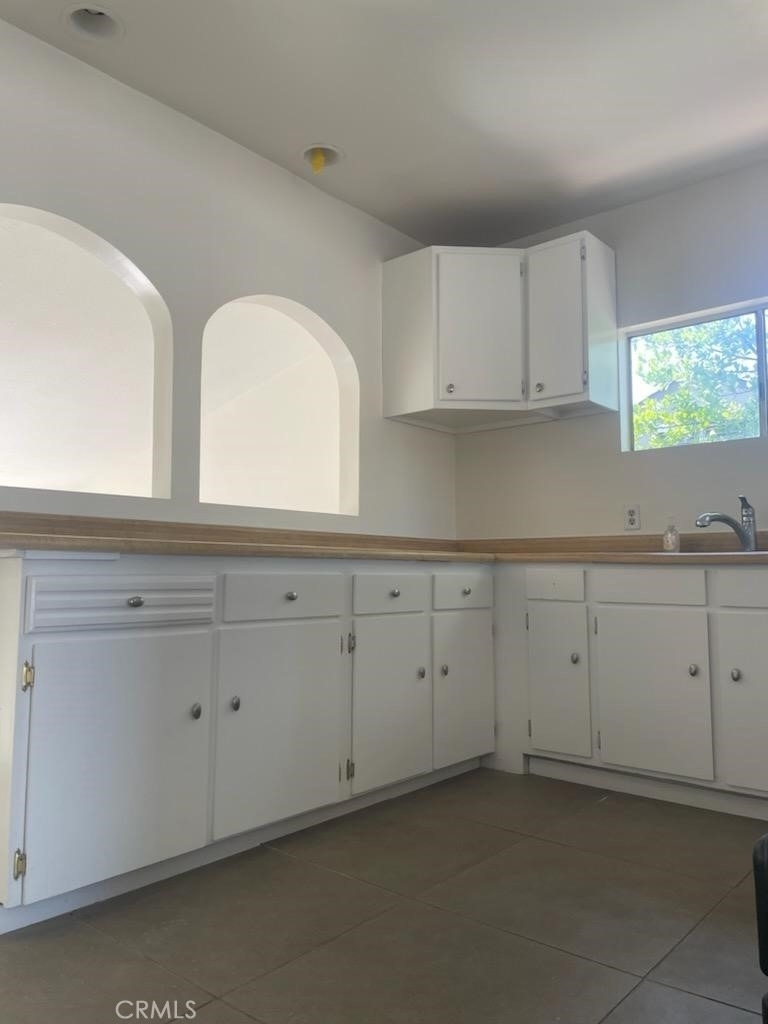 634 E Walnut - Photo 2