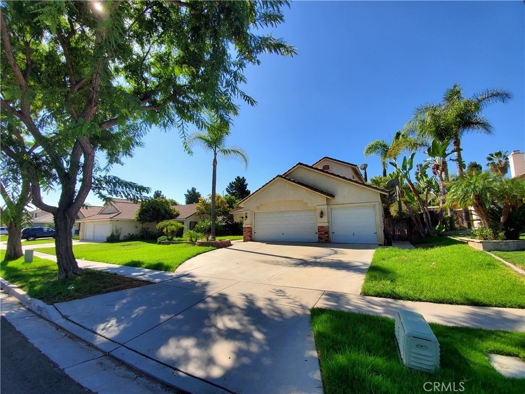 1244 Salem Drive - Photo 0