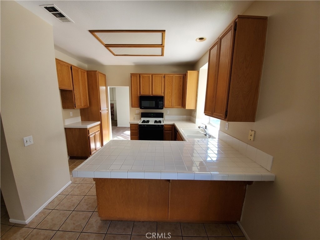 1244 Salem Drive - Photo 4