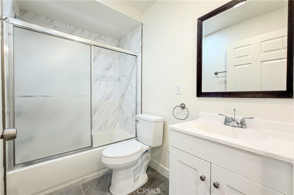 734 E 52nd Street - Photo 12
