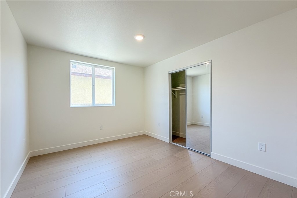 734 E 52nd Street - Photo 4