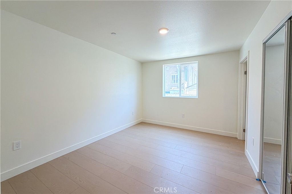 734 E 52nd Street - Photo 11