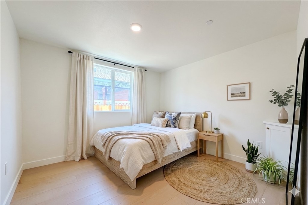 734 E 52nd Street - Photo 5