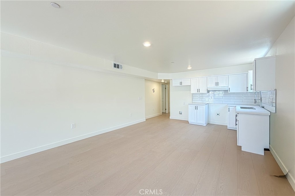 734 E 52nd Street - Photo 10