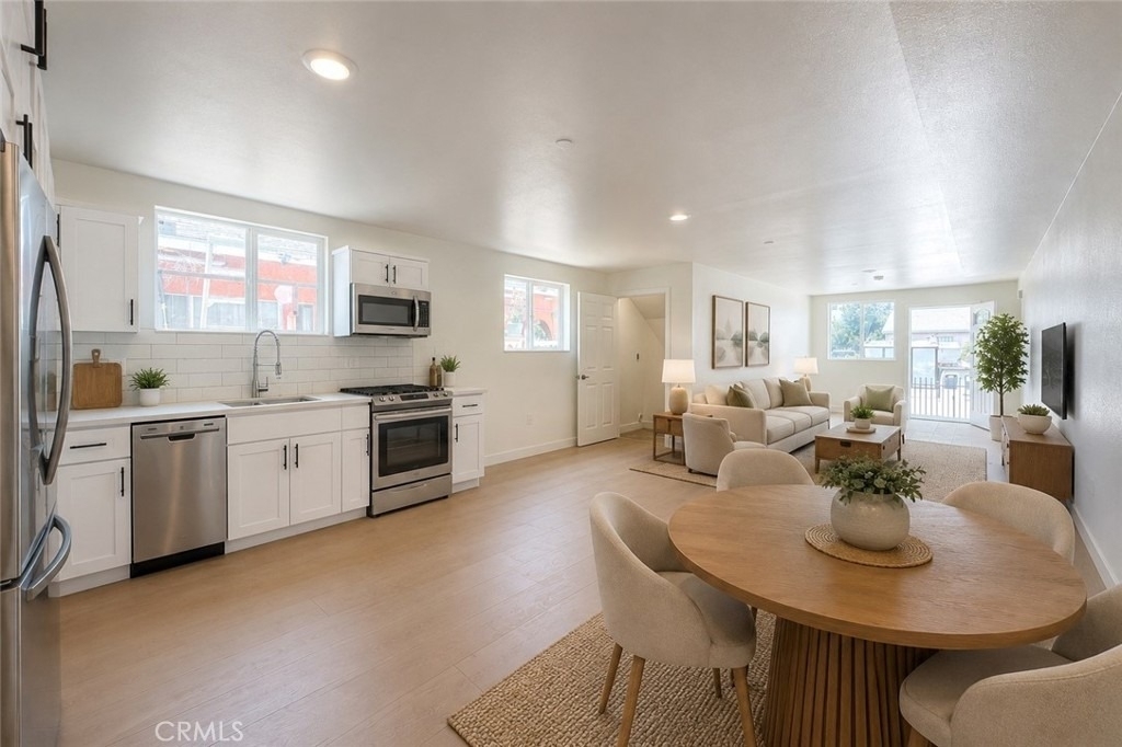 734 E 52nd Street - Photo 8