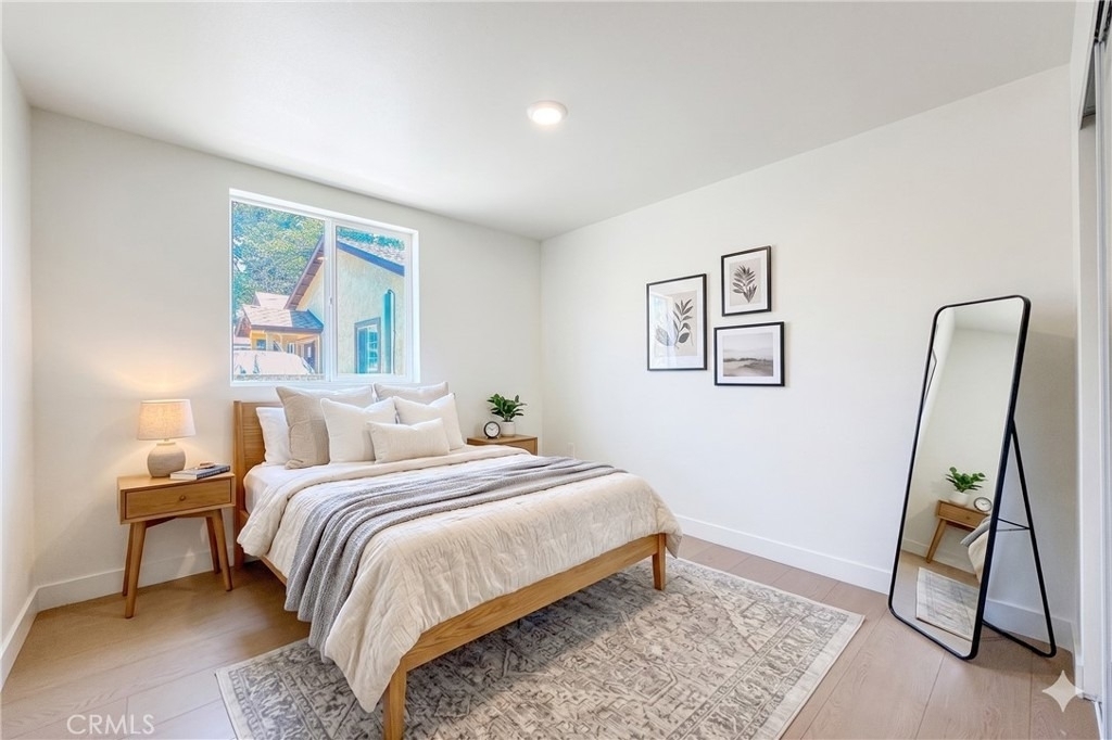 734 E 52nd Street - Photo 7