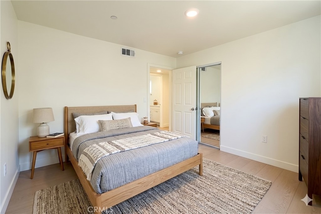 734 E 52nd Street - Photo 14