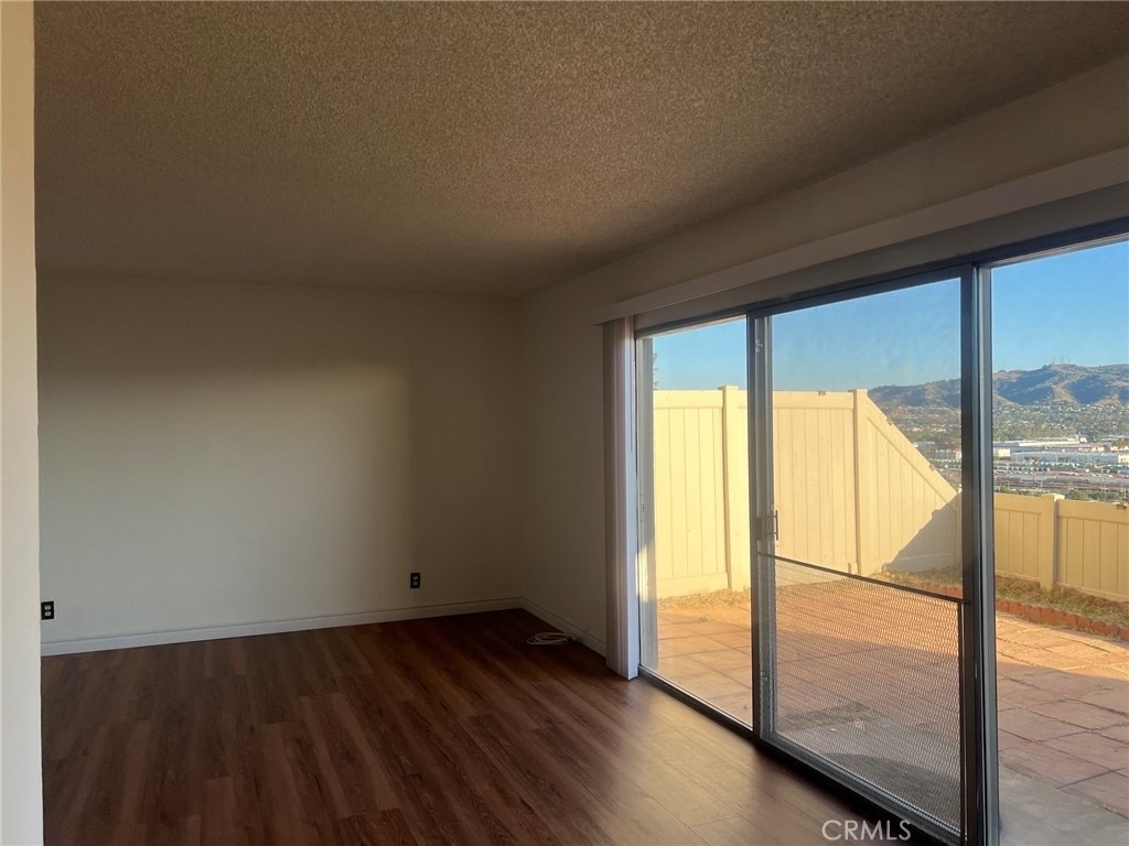 238 Hillcrest Drive - Photo 3