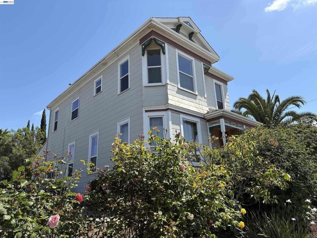 542 Grant St - Photo 0