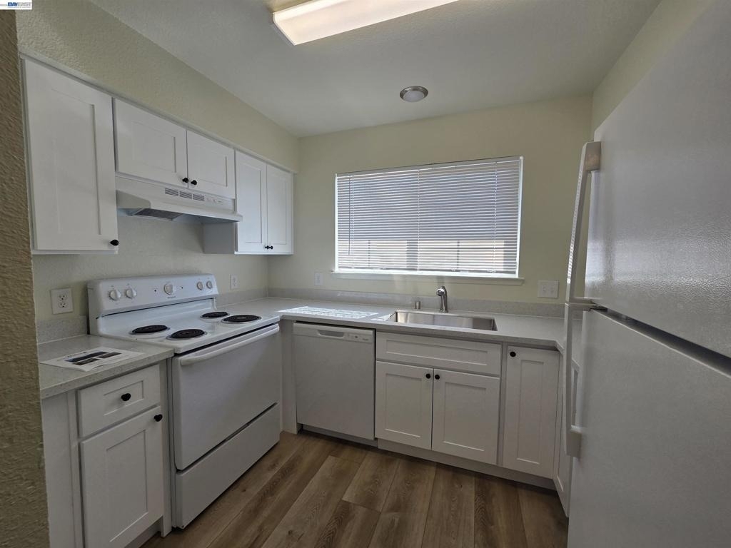 2255 Chestnut St - Photo 6
