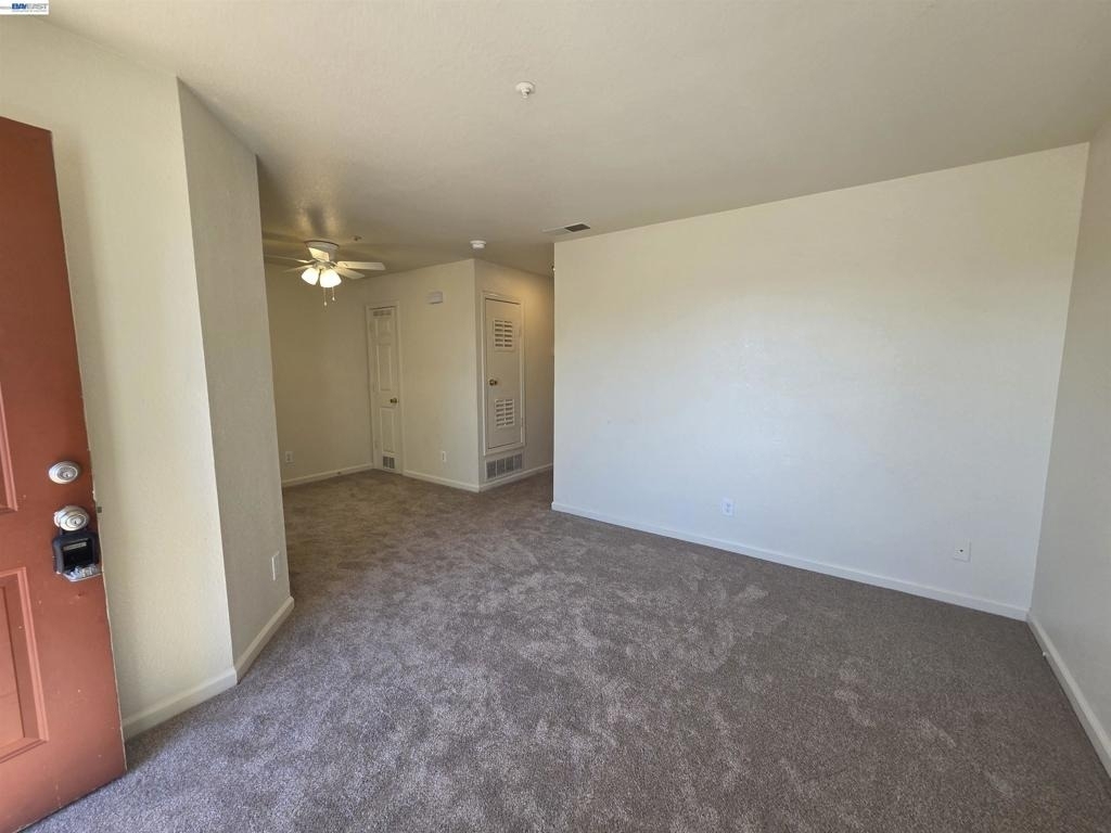 2255 Chestnut St - Photo 2