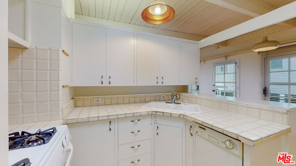 1123 10th Street - Photo 8