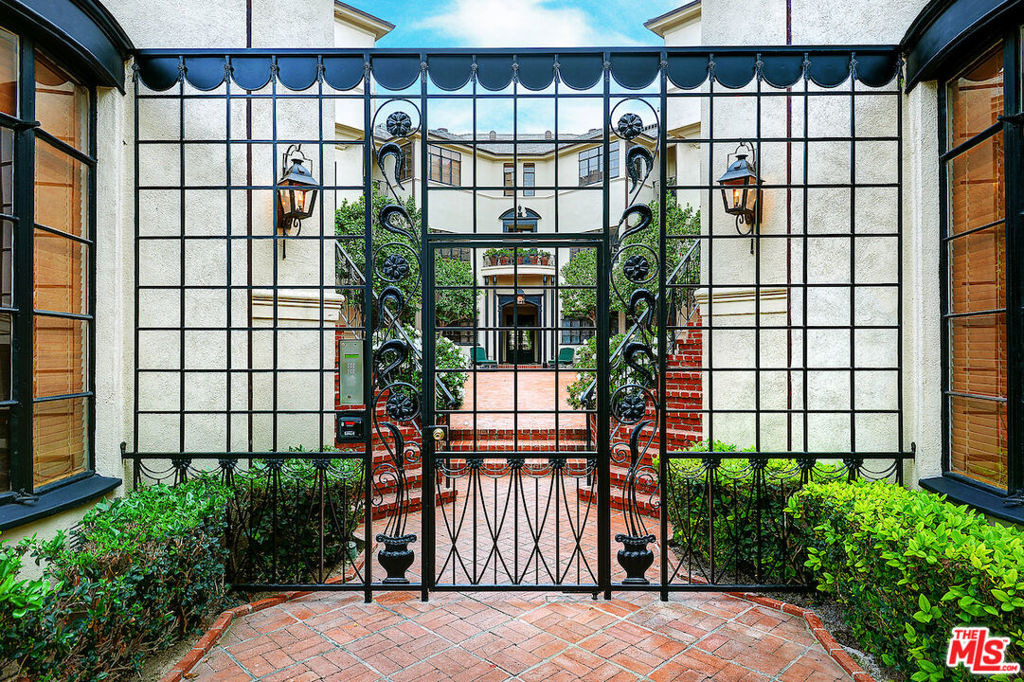 149 S Rodeo Drive - Photo 19