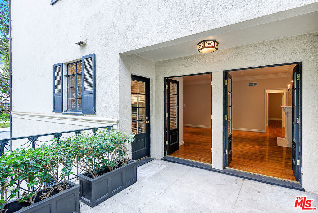149 S Rodeo Drive - Photo 3