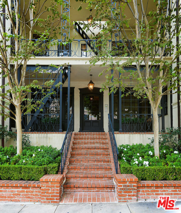 149 S Rodeo Drive - Photo 0