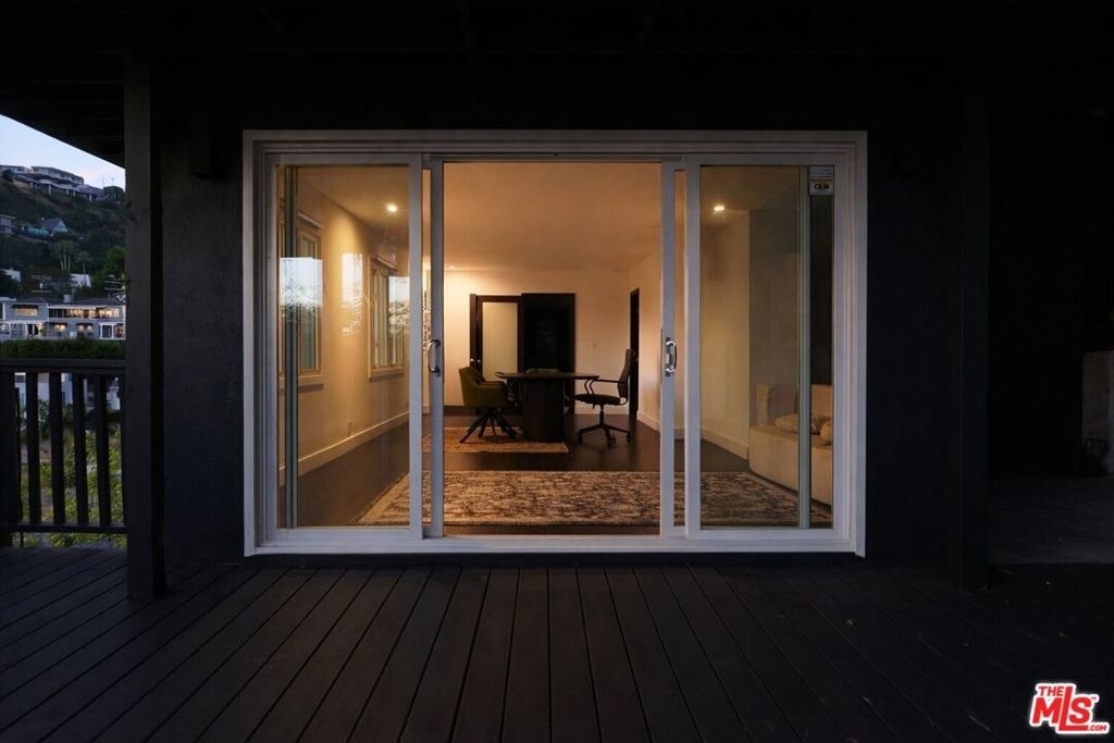 8810 Hollywood Boulevard - Photo 14