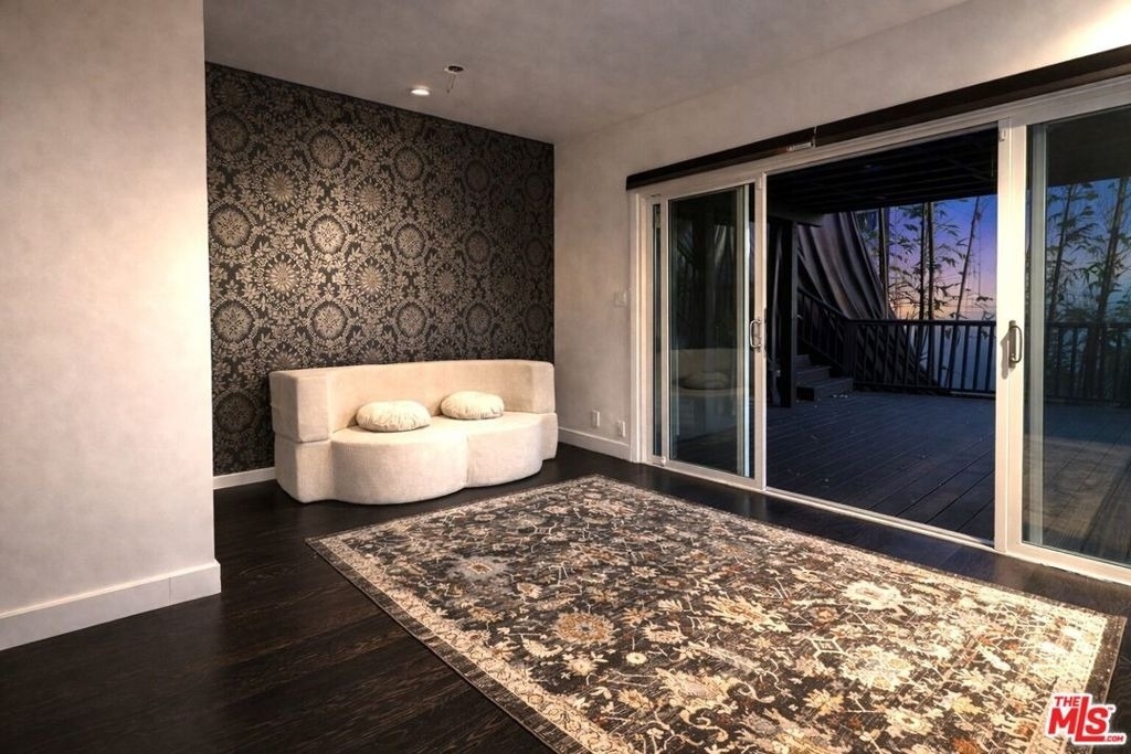 8810 Hollywood Boulevard - Photo 16