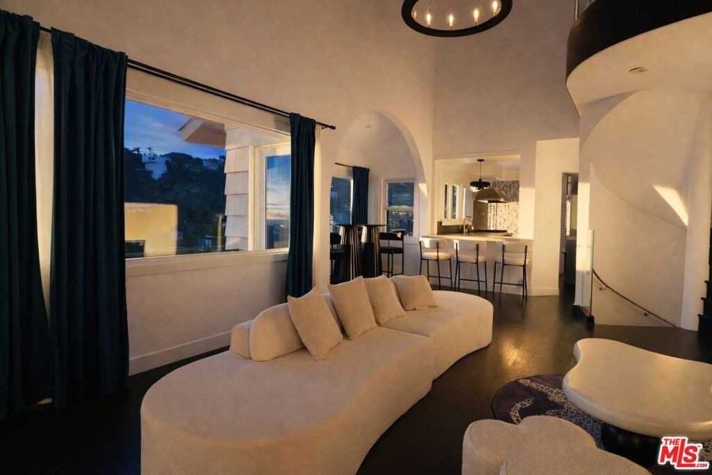 8810 Hollywood Boulevard - Photo 10