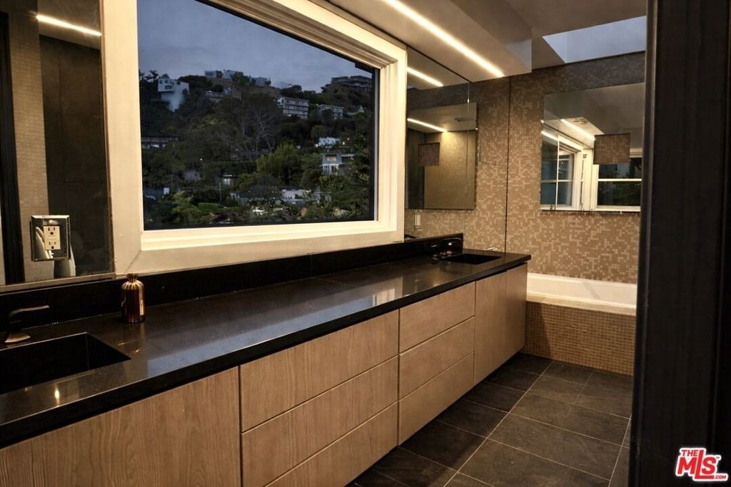 8810 Hollywood Boulevard - Photo 4
