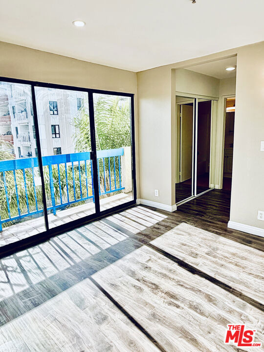 1052 S Mariposa Avenue - Photo 4