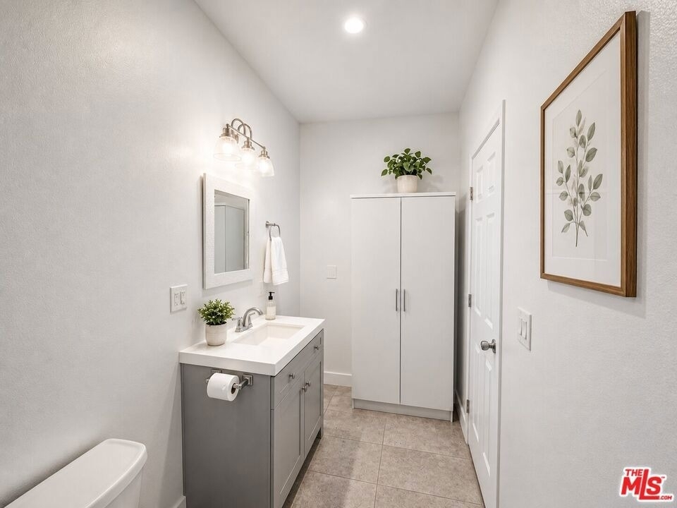 2927 S Catalina Street - Photo 10