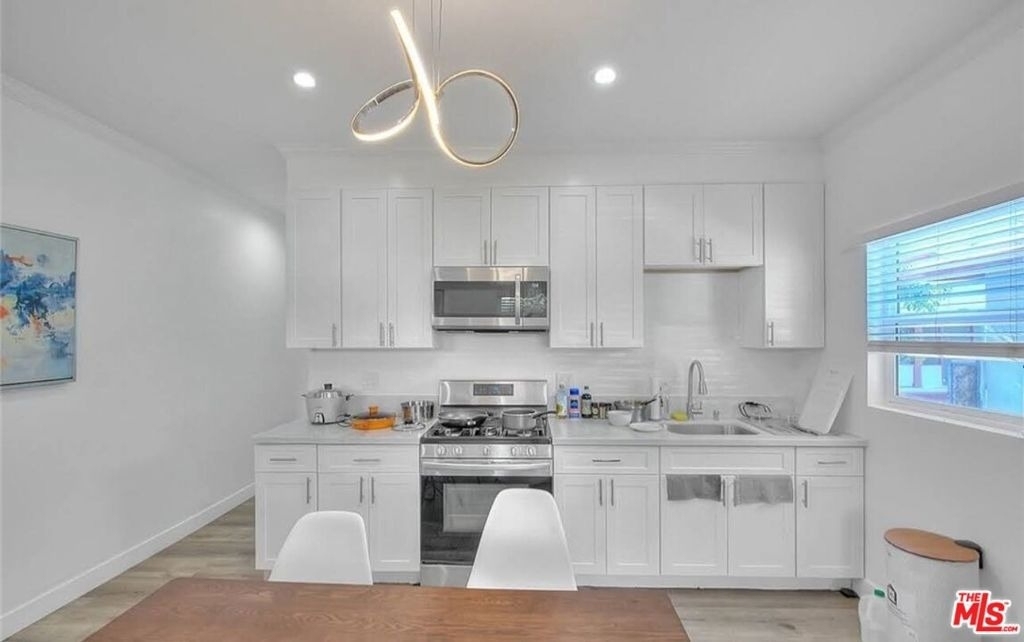 2927 S Catalina Street - Photo 0