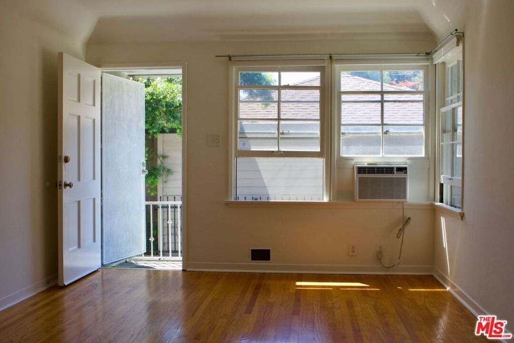 2916 Reservoir - Photo 3