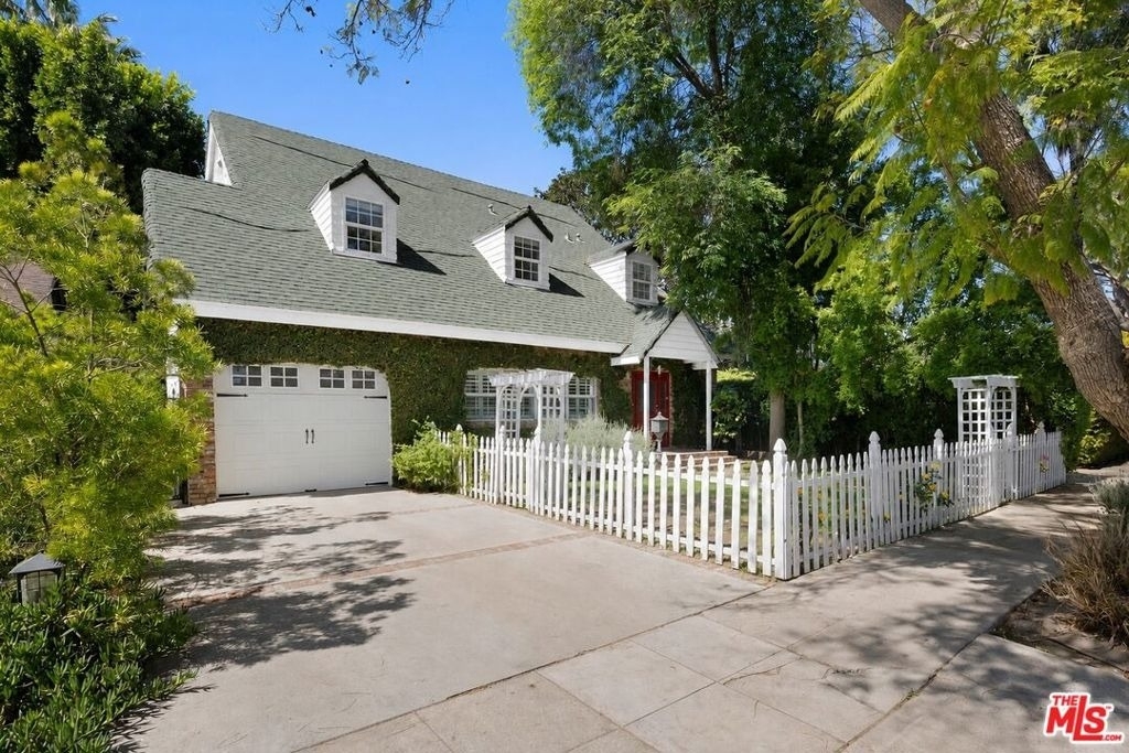 4309 Gentry Avenue - Photo 0