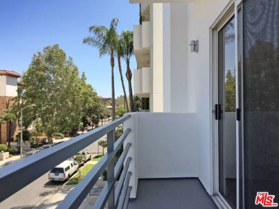 301 S Swall Drive - Photo 9
