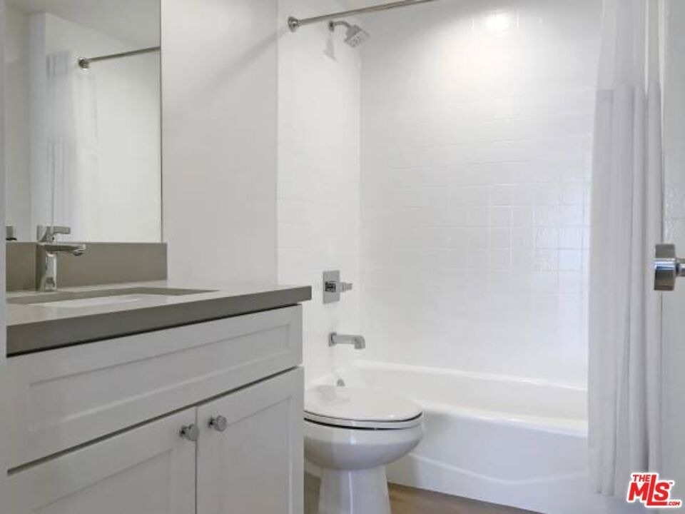 301 S Swall Drive - Photo 7