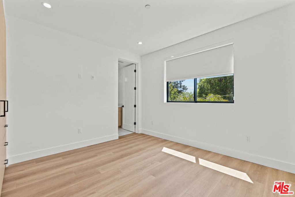 5839 Kester Avenue - Photo 9