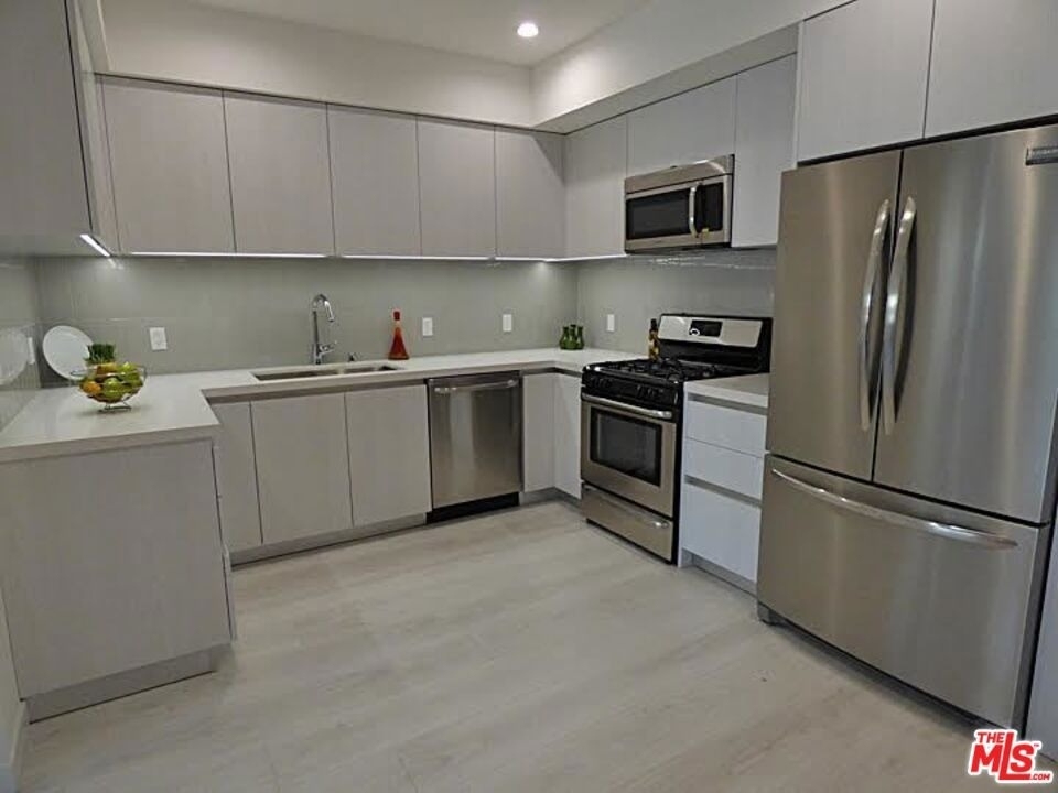 1526 Armacost Avenue - Photo 20