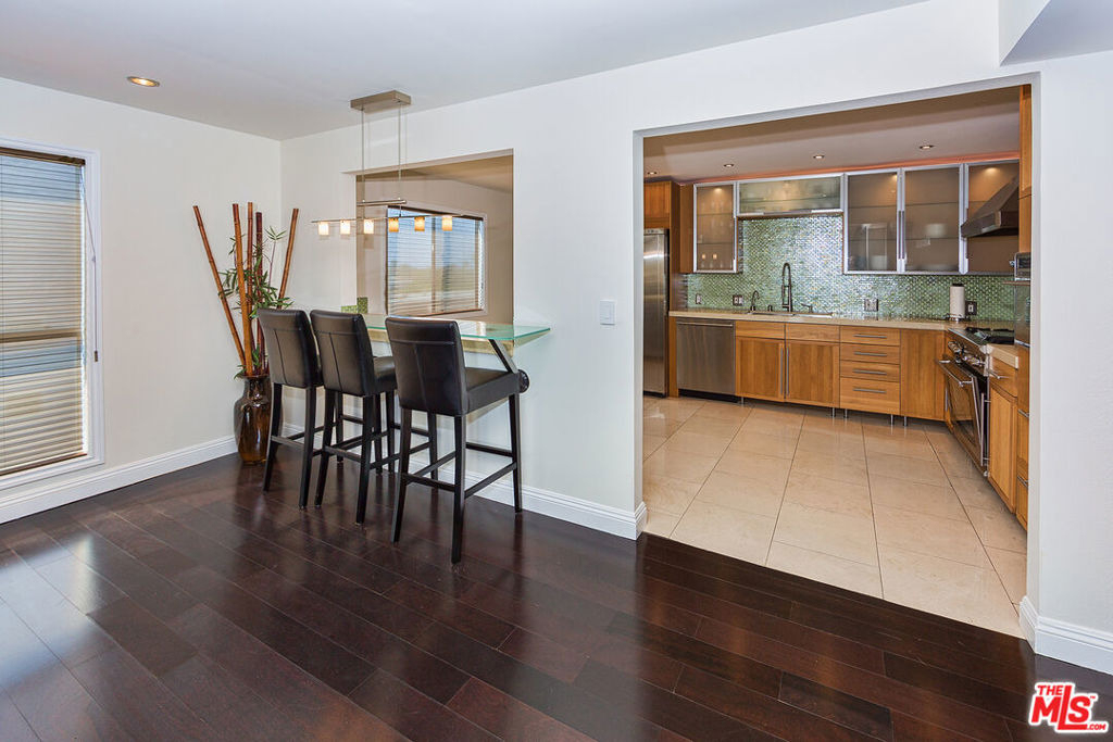 1037 N Vista Street - Photo 3