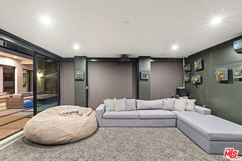 610 N Stanley Avenue - Photo 3
