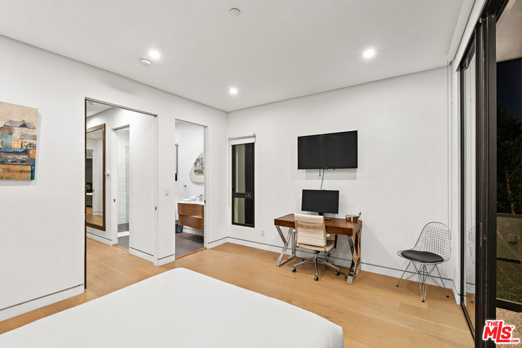 610 N Stanley Avenue - Photo 29