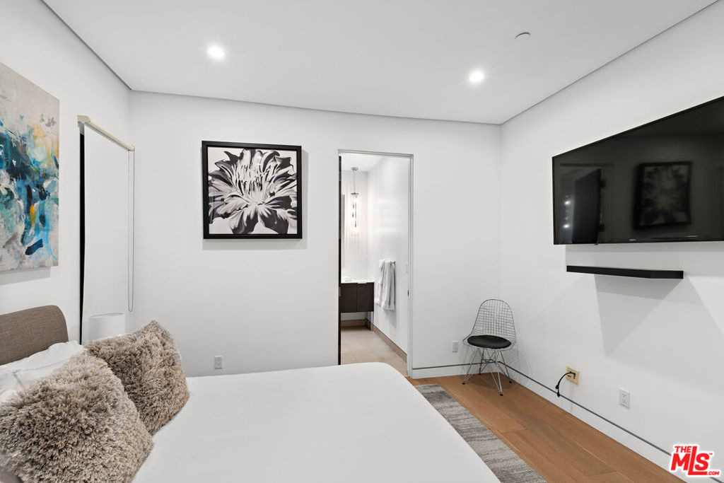 610 N Stanley Avenue - Photo 32