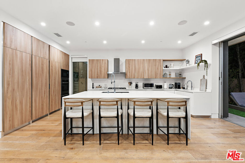 637 N Gardner Street - Photo 12